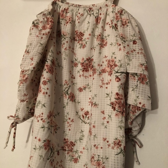 Flower Off the Shoulder Top - Picture 3 of 8